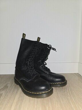 Dr. Martens 1B99